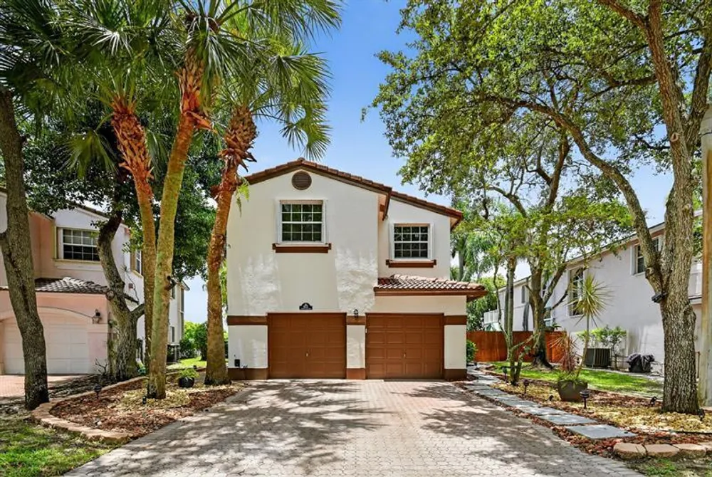 9861 Fairway Cove Ln, Plantation, FL 33324