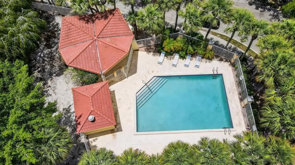 9861 Fairway Cove Ln, Plantation, FL 33324