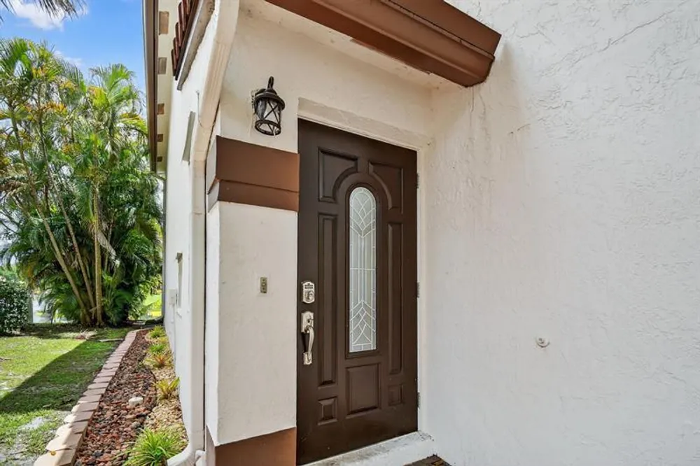 9861 Fairway Cove Ln, Plantation, FL 33324