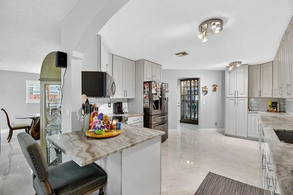 9861 Fairway Cove Ln, Plantation, FL 33324