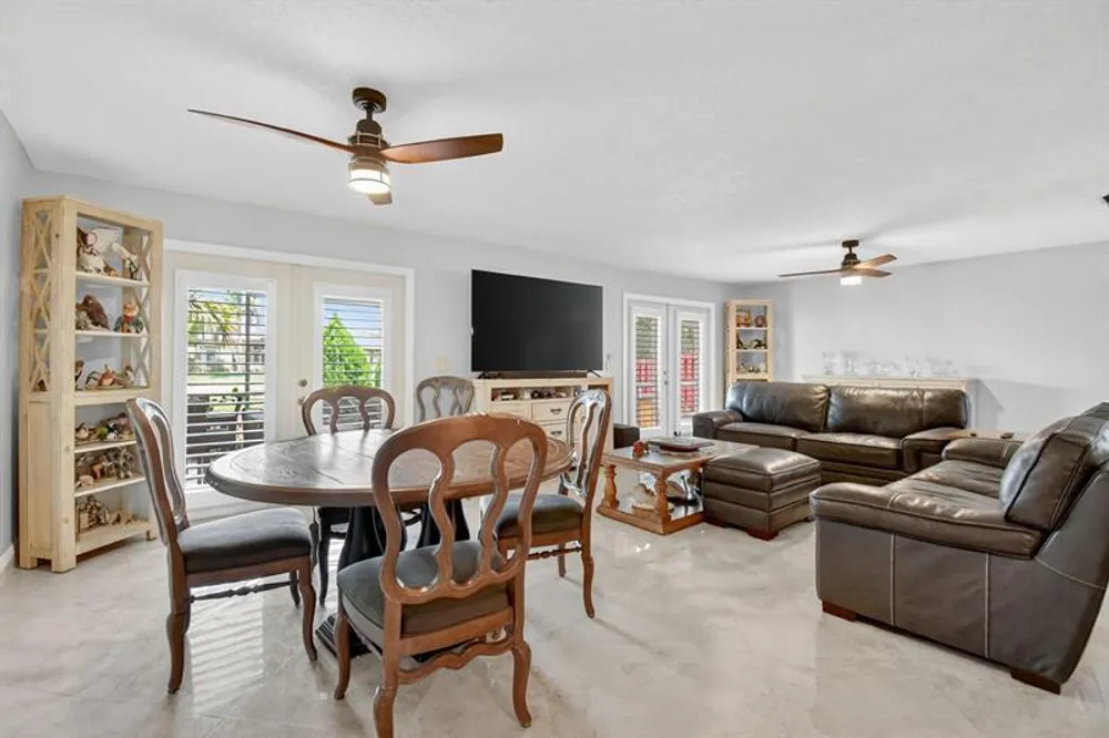 9861 Fairway Cove Ln, Plantation, FL 33324