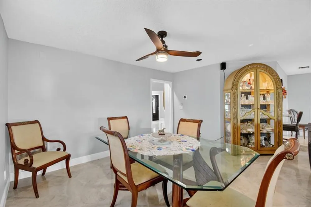 9861 Fairway Cove Ln, Plantation, FL 33324