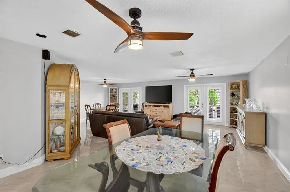 9861 Fairway Cove Ln, Plantation, FL 33324
