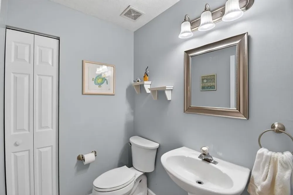 9861 Fairway Cove Ln, Plantation, FL 33324