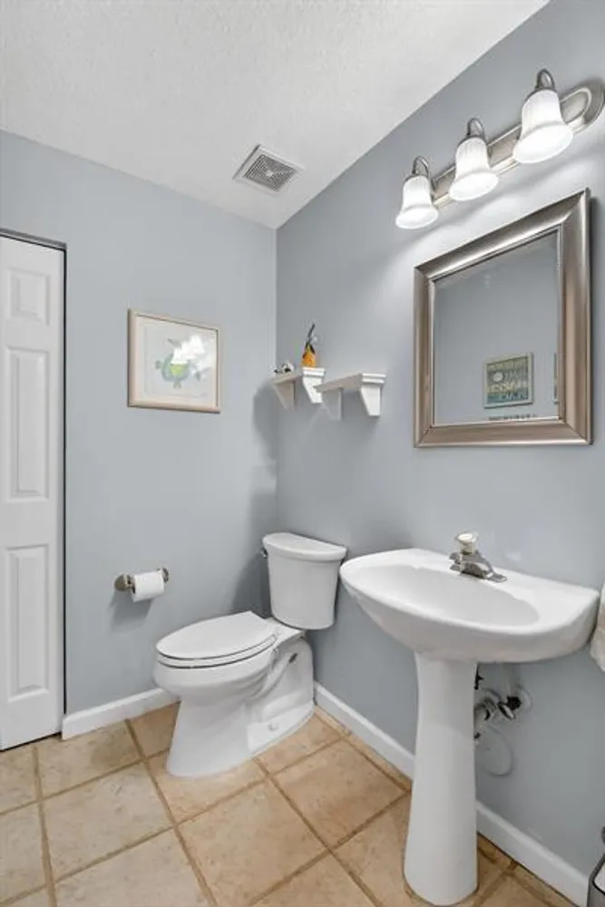 9861 Fairway Cove Ln, Plantation, FL 33324
