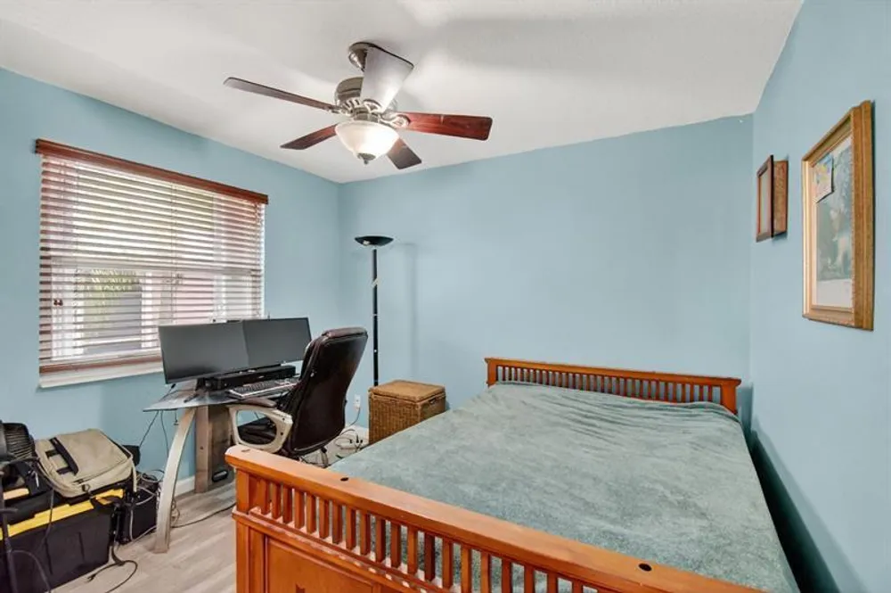 9861 Fairway Cove Ln, Plantation, FL 33324