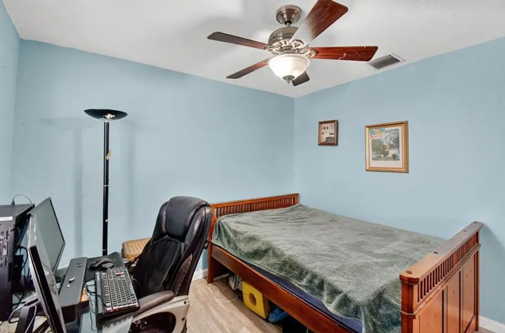 9861 Fairway Cove Ln, Plantation, FL 33324