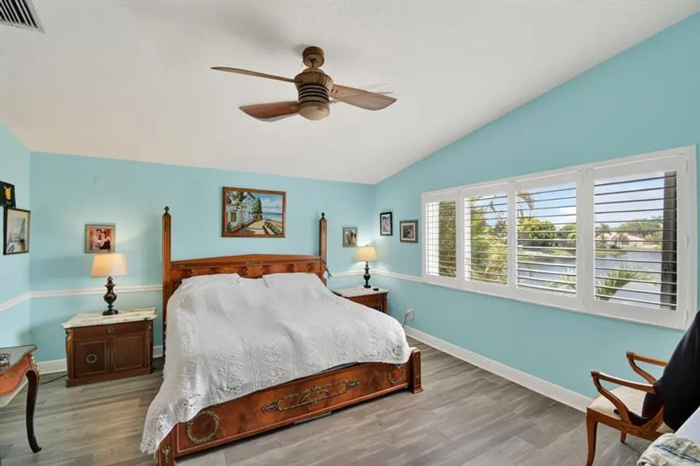 9861 Fairway Cove Ln, Plantation, FL 33324