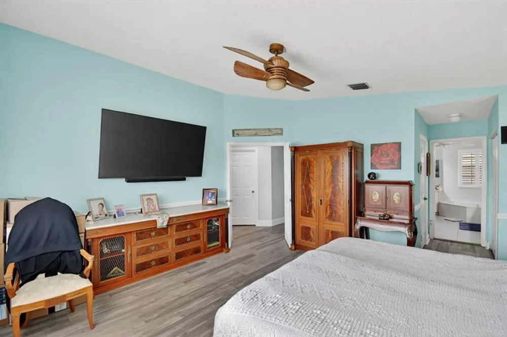 9861 Fairway Cove Ln, Plantation, FL 33324
