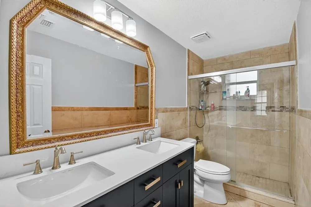 9861 Fairway Cove Ln, Plantation, FL 33324
