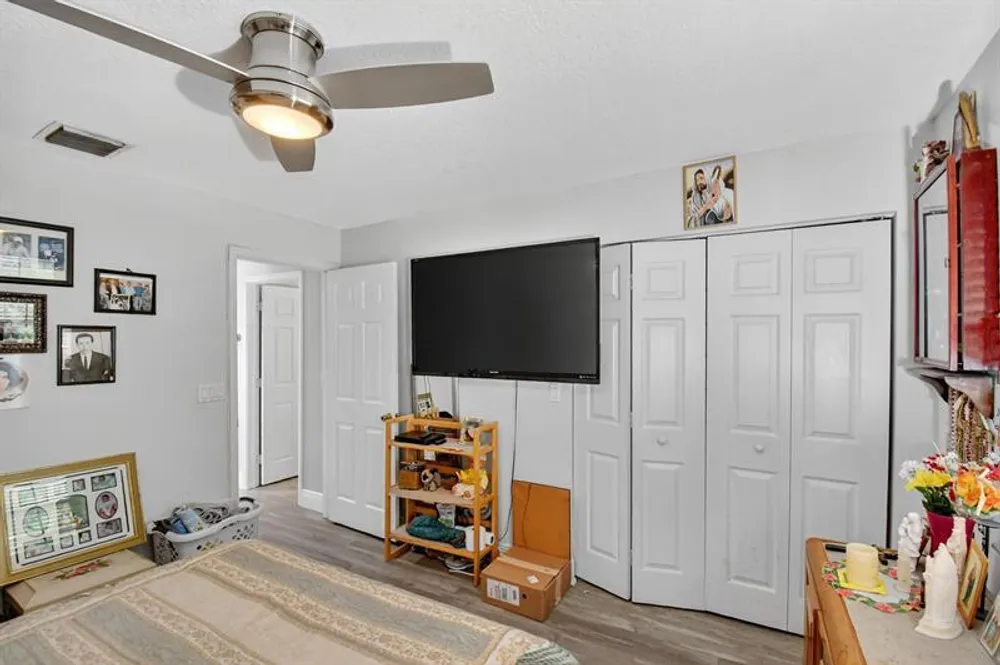 9861 Fairway Cove Ln, Plantation, FL 33324