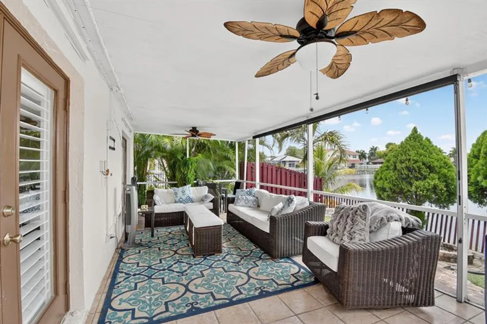 9861 Fairway Cove Ln, Plantation, FL 33324