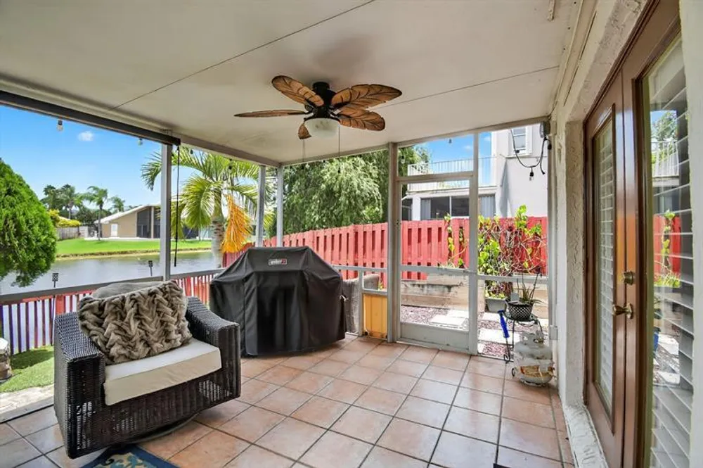 9861 Fairway Cove Ln, Plantation, FL 33324