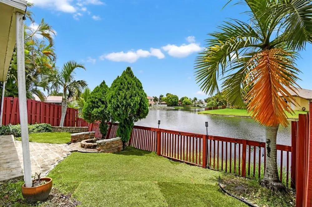 9861 Fairway Cove Ln, Plantation, FL 33324
