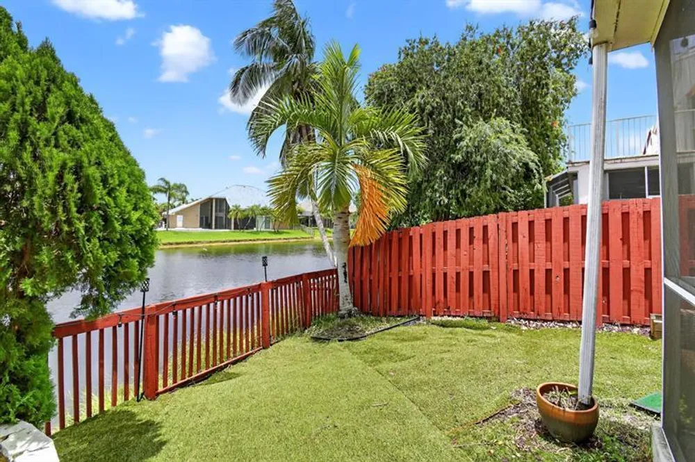 9861 Fairway Cove Ln, Plantation, FL 33324