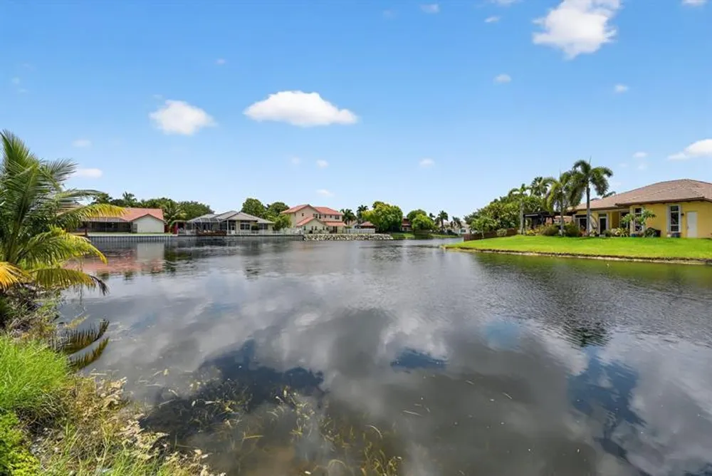 9861 Fairway Cove Ln, Plantation, FL 33324
