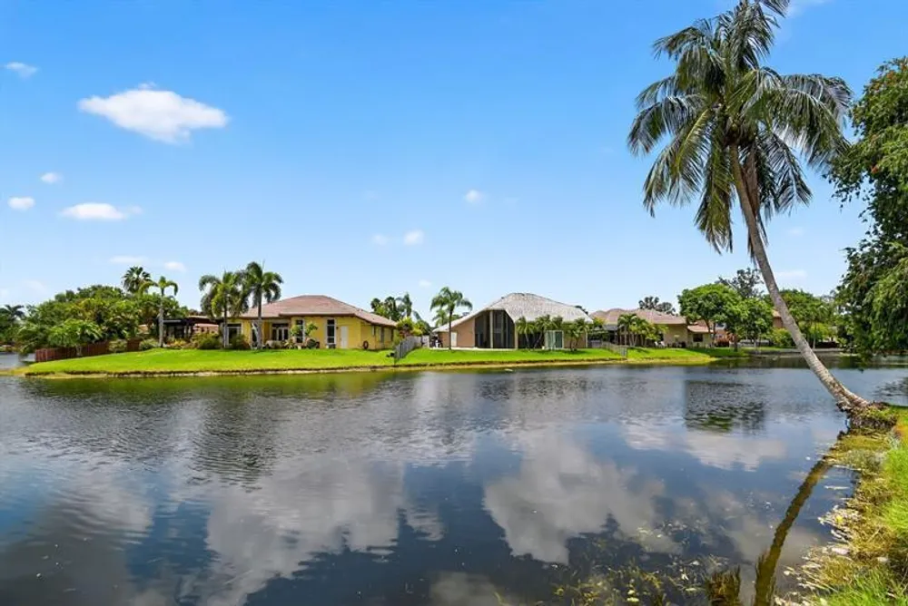 9861 Fairway Cove Ln, Plantation, FL 33324