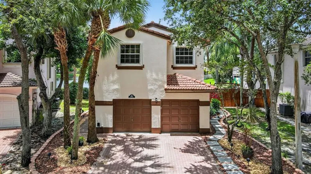 9861 Fairway Cove Ln, Plantation, FL 33324