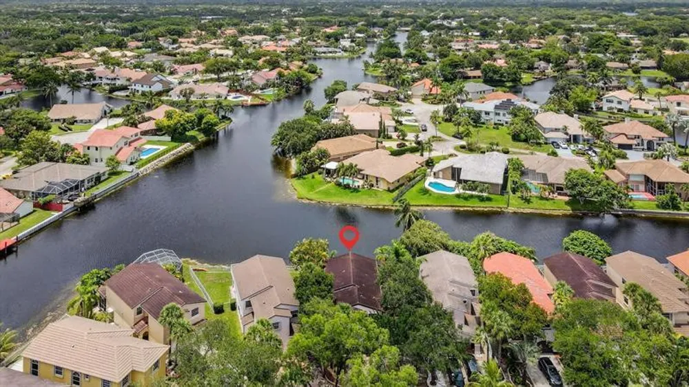 9861 Fairway Cove Ln, Plantation, FL 33324