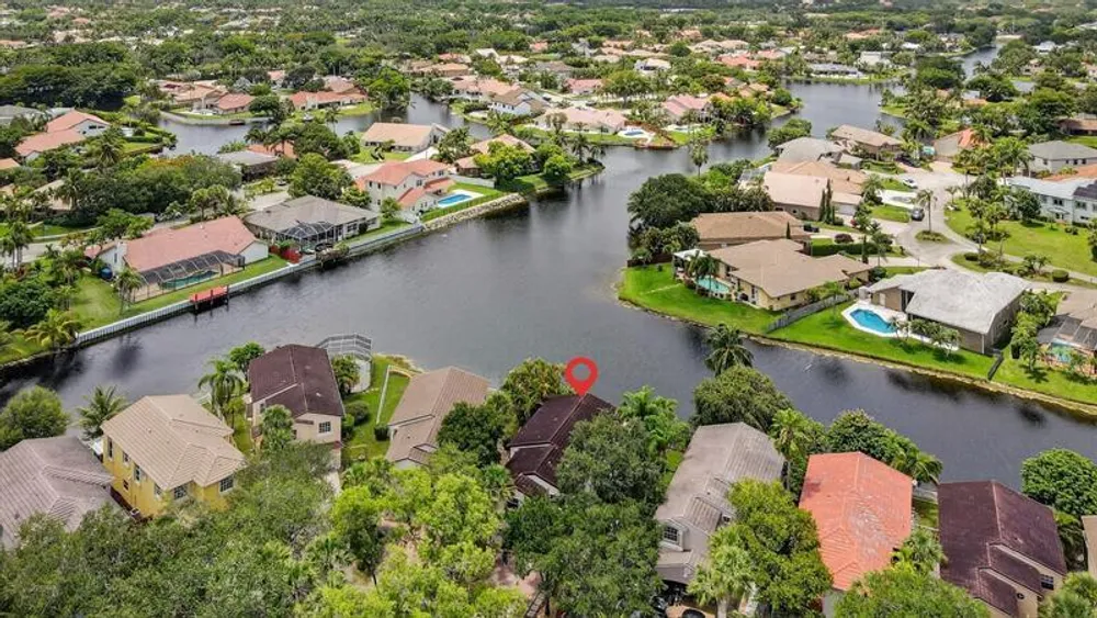 9861 Fairway Cove Ln, Plantation, FL 33324