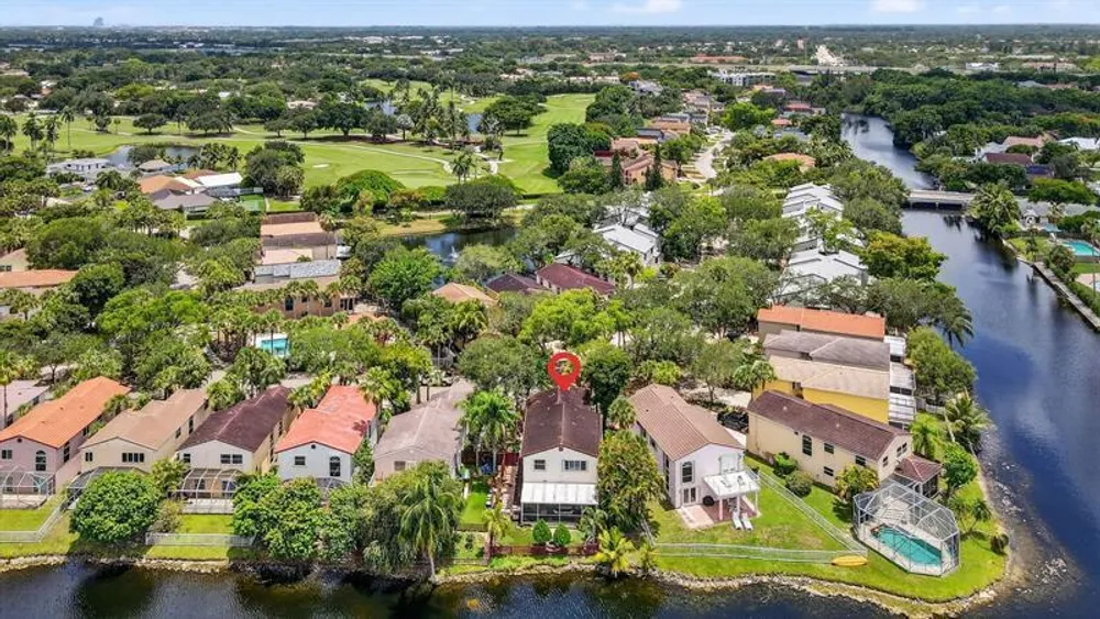 9861 Fairway Cove Ln, Plantation, FL 33324