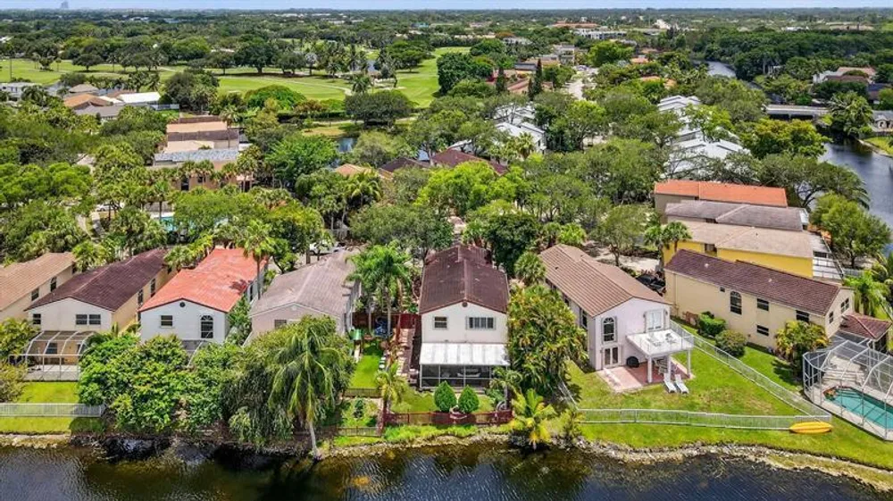9861 Fairway Cove Ln, Plantation, FL 33324