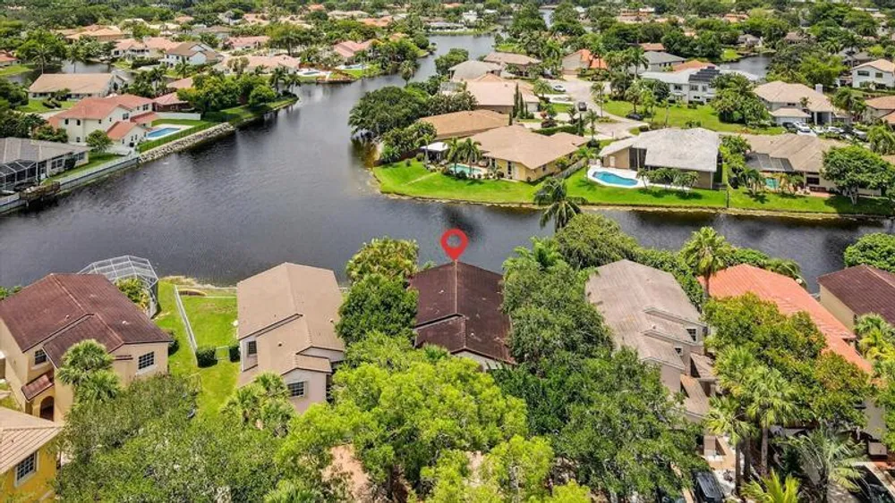 9861 Fairway Cove Ln, Plantation, FL 33324