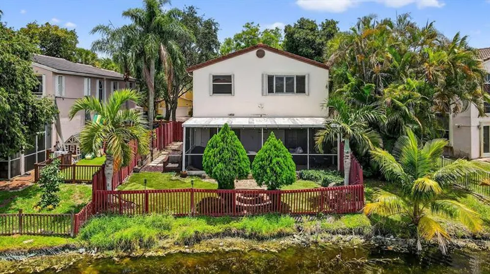 9861 Fairway Cove Ln, Plantation, FL 33324