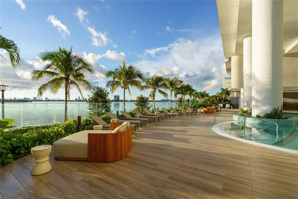 700 NE 24th St, Miami, FL 33137