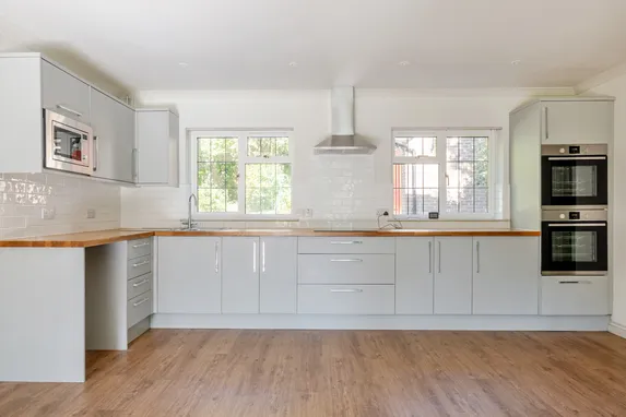 Bath Road, Marlborough, SN8