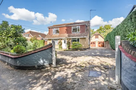 Fenns Lane, West End, GU24