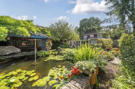 Fenns Lane, West End, GU24