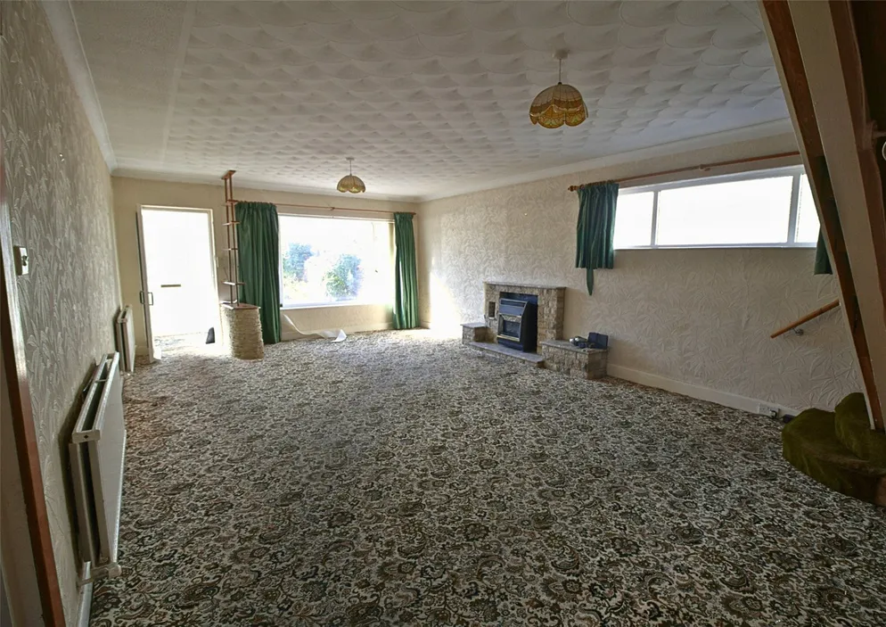 Property carousel item 6