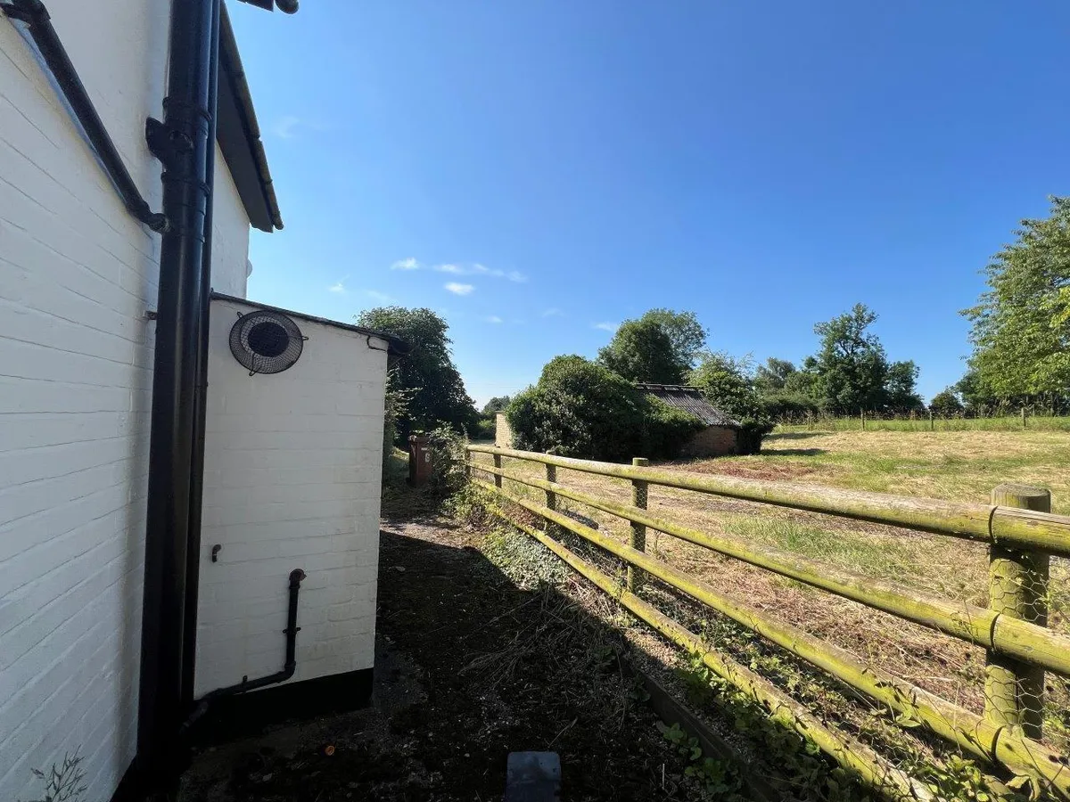 NOOK COTTAGE, SHOBY LANE, GRIMSTON