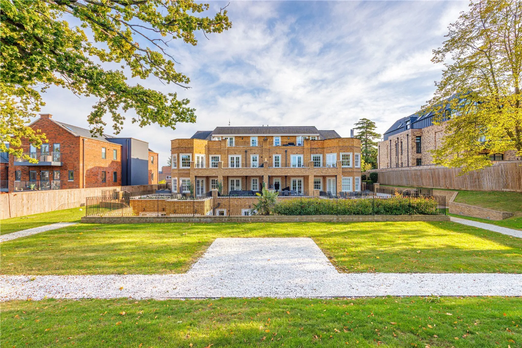 Wd7 3 bedroom property for sale in Watford Road, Radlett, Hertfordshire ...