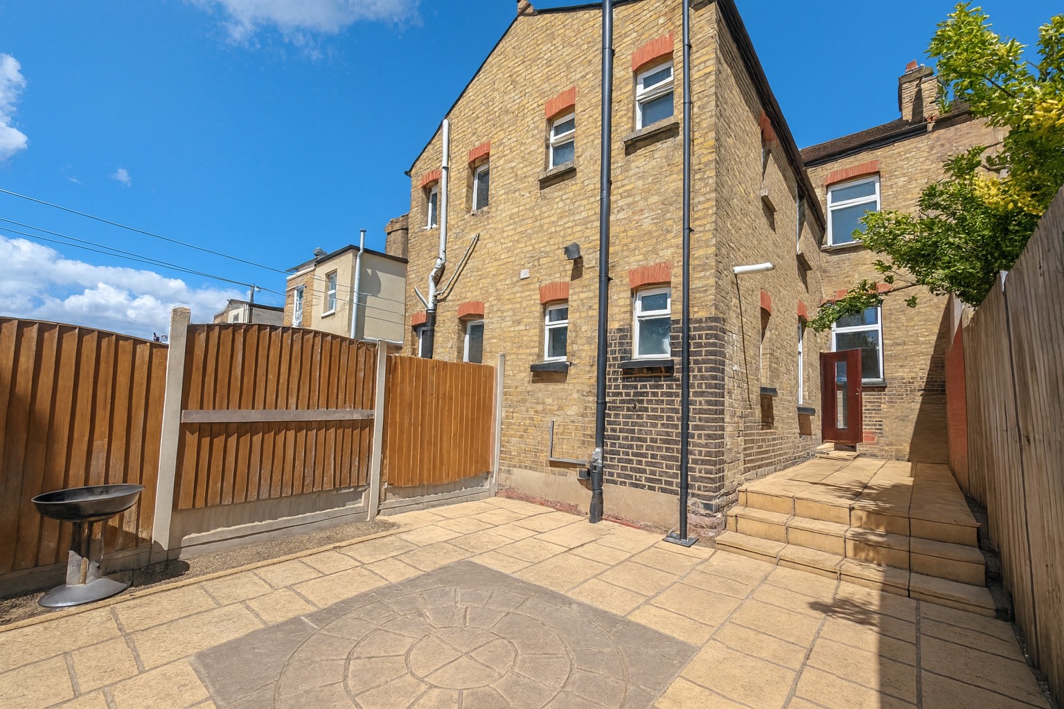 Four Bedroom House To Let Brent View Road West Hendon NW9  Image 14