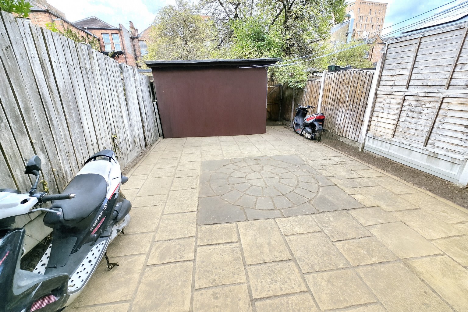 Four Bedroom House To Let Brent View Road West Hendon NW9  Image 13