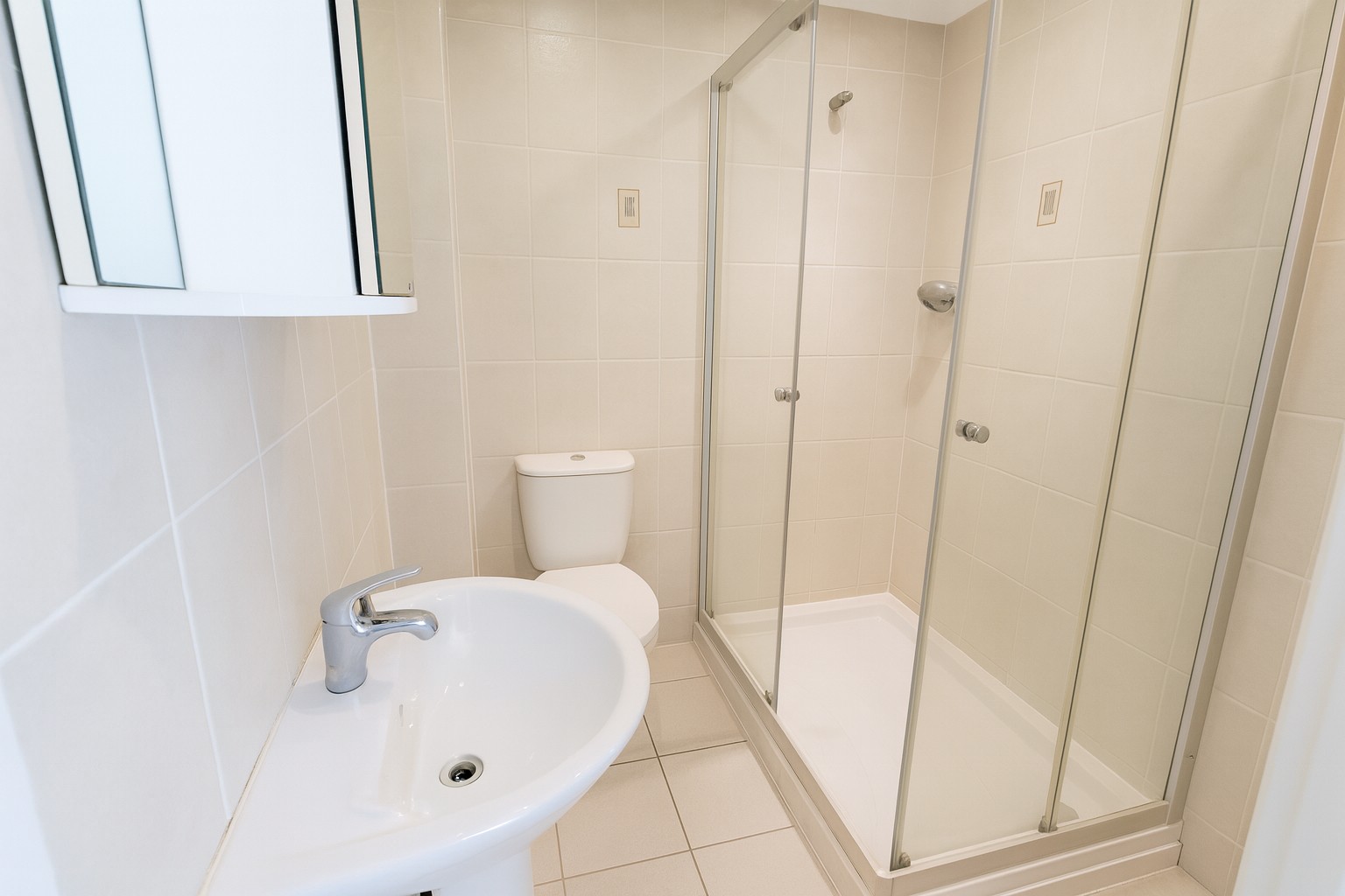 Four Bedroom House To Let Brent View Road West Hendon NW9  Image 7