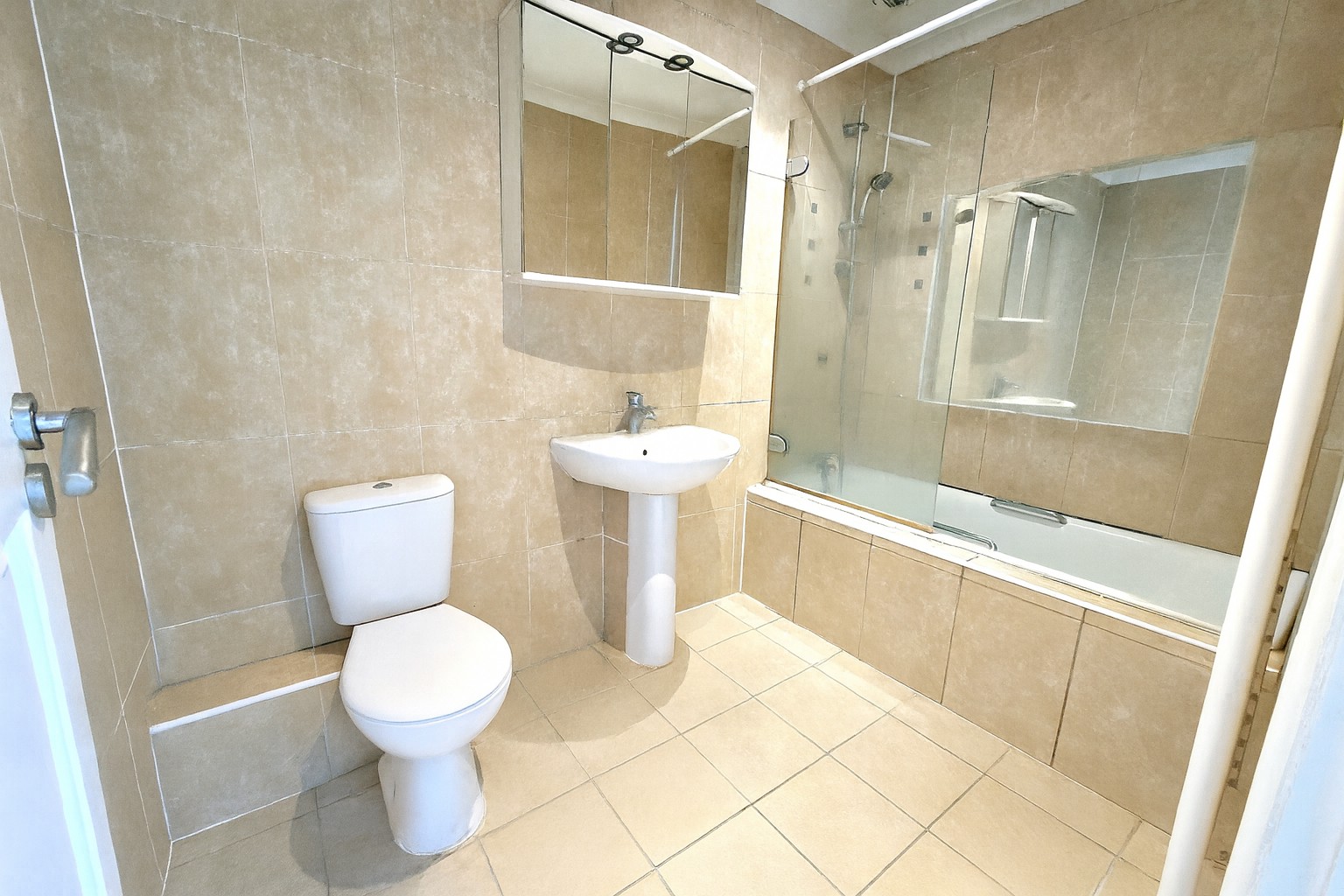 Four Bedroom House To Let Brent View Road West Hendon NW9  Image 6