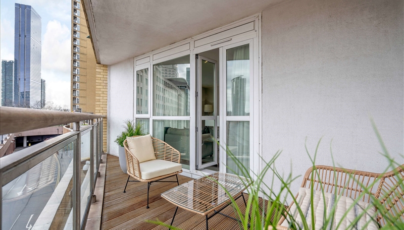 Fully Furnished  On-Site Amenities  Close to The City Image 7