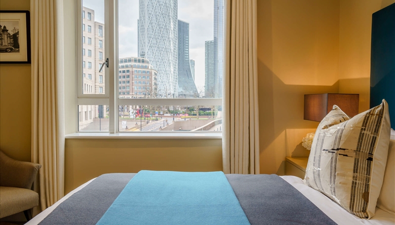 Fully Furnished  On-Site Amenities  Close to The City Image 3