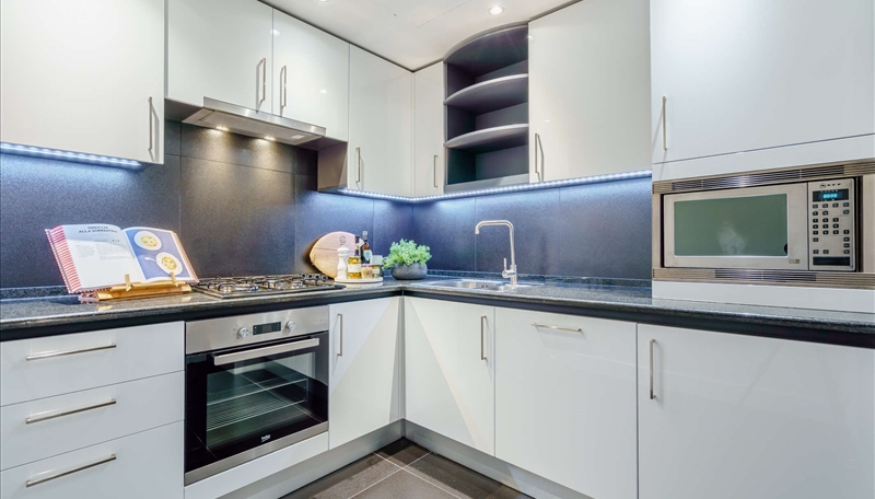 Fully Furnished  On-Site Amenities  Close to The City Image 2
