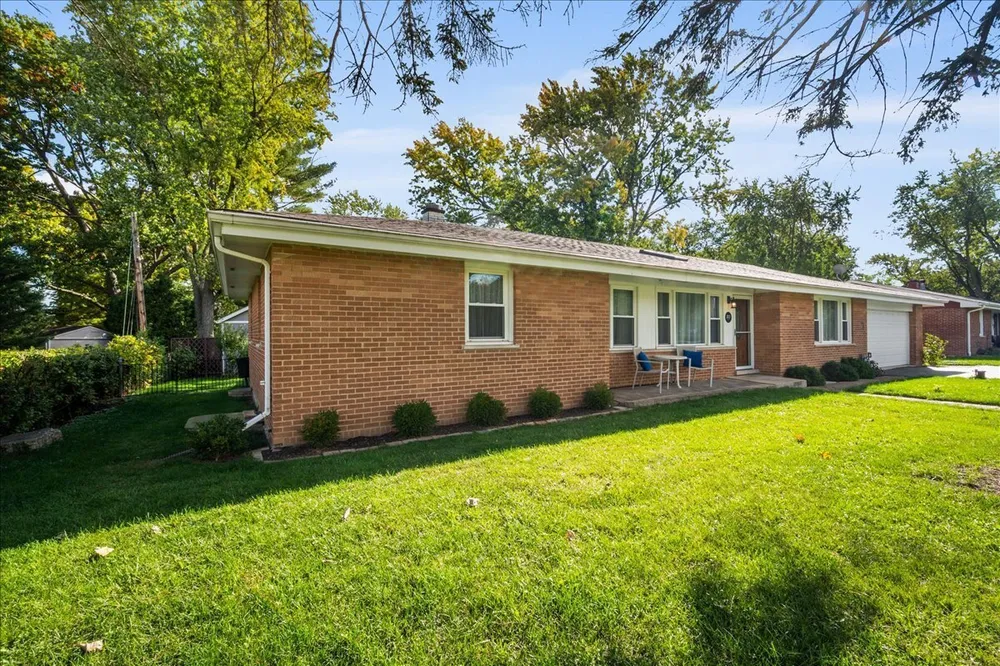 203 Coldren Dr, Prospect Heights, IL 60070