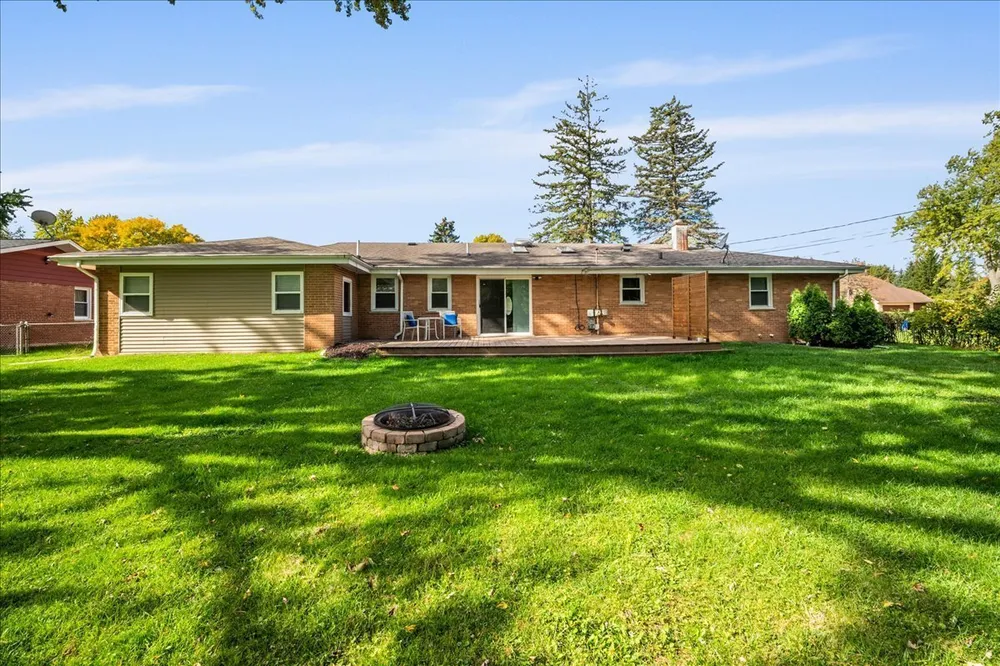 203 Coldren Dr, Prospect Heights, IL 60070