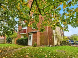 Foxwood Grove, Birmingham thumb 2