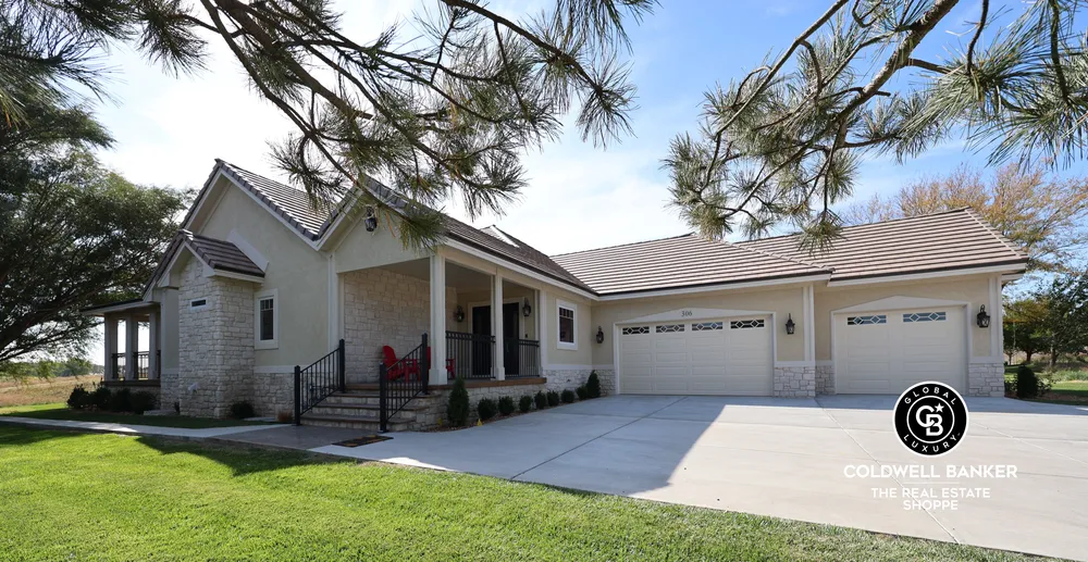 306 Grandview Circle, Garden City, KS 67846
