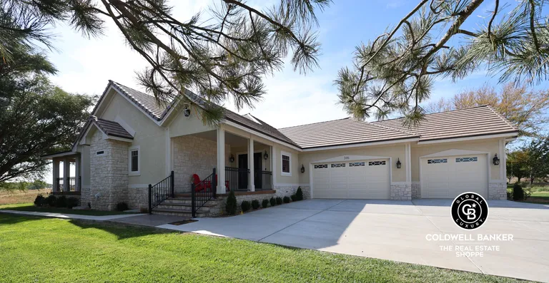 306 Grandview Circle, Garden City, KS 67846