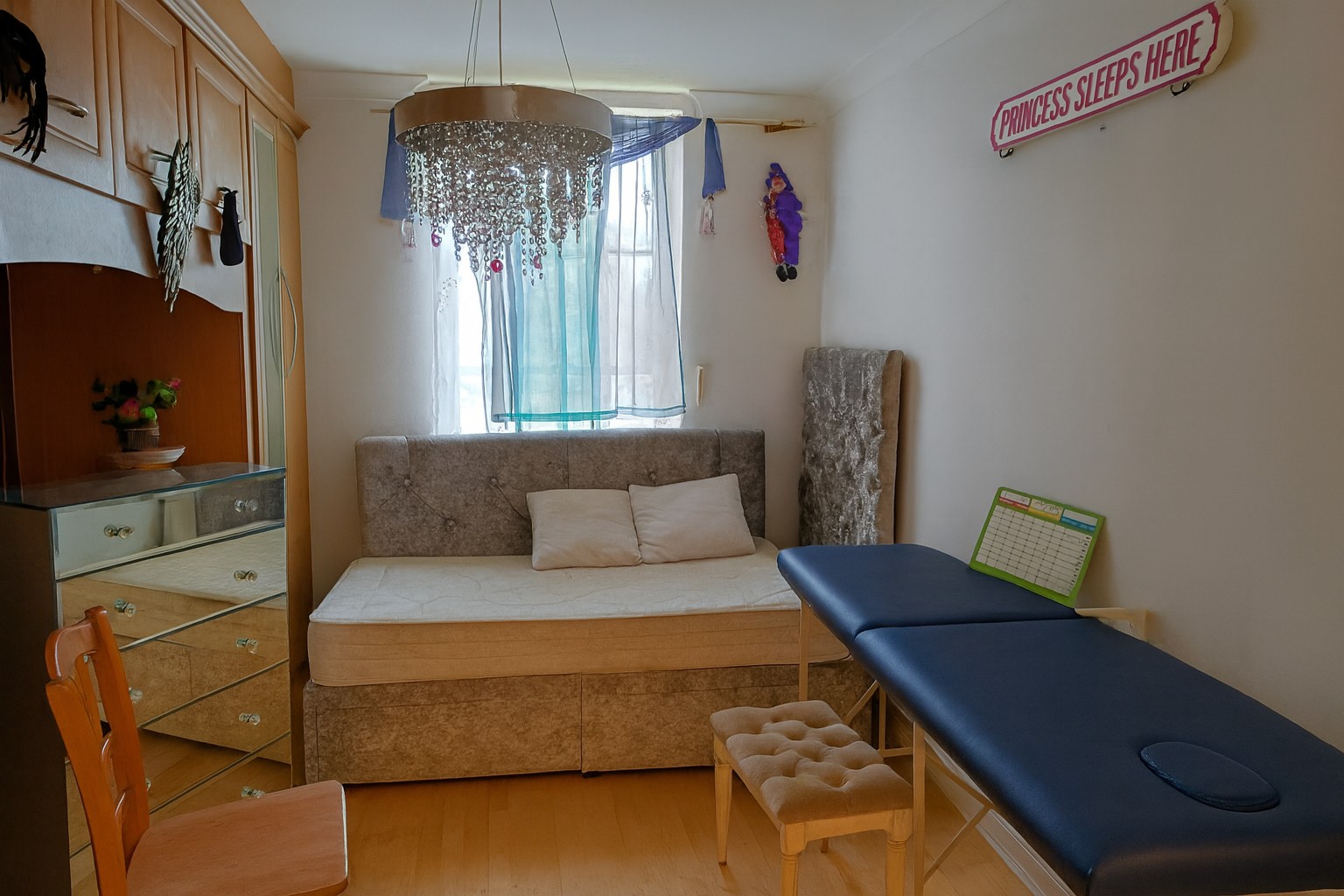 Two Bedroom Flat  For sale  Princess Park Manor  Friern Barnet  N11 Image 5