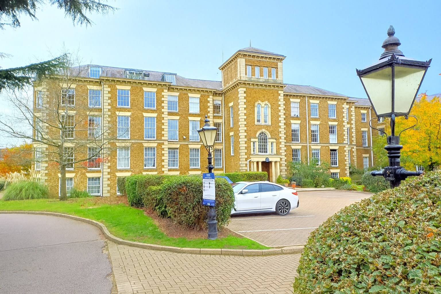 Two Bedroom Flat  For sale  Princess Park Manor  Friern Barnet  N11 Image 8