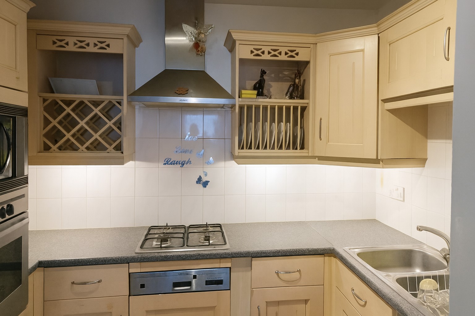 Two Bedroom Flat  For sale  Princess Park Manor  Friern Barnet  N11 Image 1